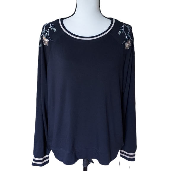 Rose + Olive Top Stretch Knit Embroidered Raglan Sleeve Navy Blue Large NWOT - Picture 1 of 8